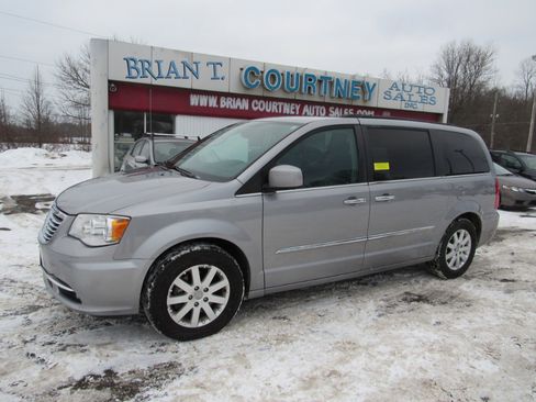 Used 2016 Chrysler Town & Country Touring w/ Driver Convenience Group image 27