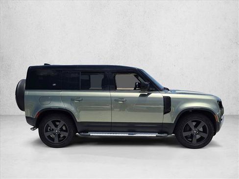 Used 2024 Land Rover Defender 110 SE AWD/4WD image 4