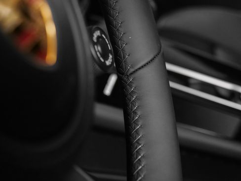 Used 2025 Porsche Macan Turbo image 36