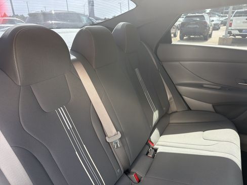 Used 2024 Hyundai Elantra SEL FWD image 8