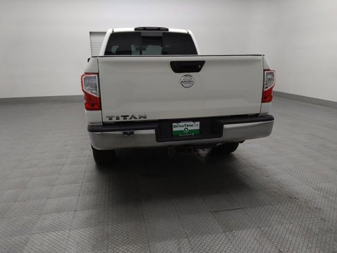 Used 2017 Nissan Titan SV image 6