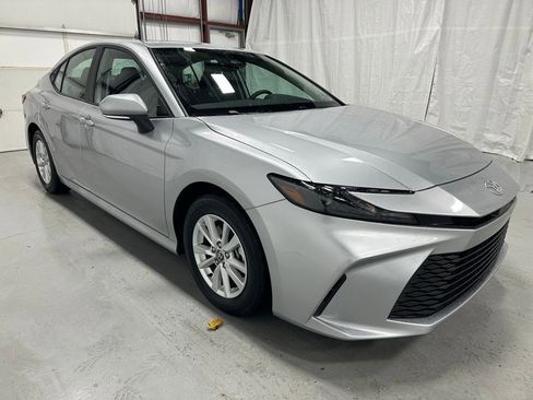 Used 2025 Toyota Camry LE image 1