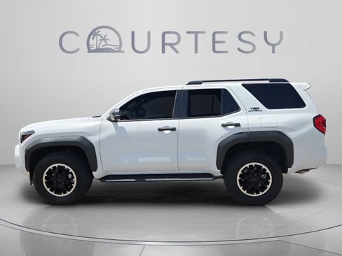 Certified 2026 Toyota 4Runner TRD Off-Road Premium AWD/4WD image 2