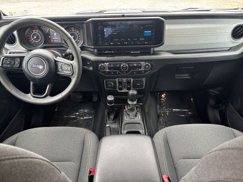 Used 2025 Jeep Wrangler Sport S image 29