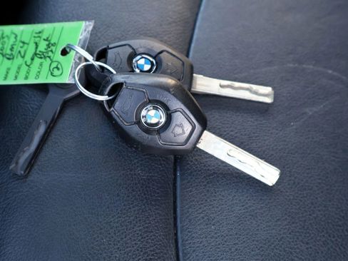 Used 2005 BMW Z4 2.5i image 34