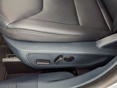 Certified 2025 Ford Maverick Lariat w/ Black Appearance Package image 27