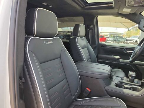 Used 2024 GMC Sierra 1500 AT4X image 18