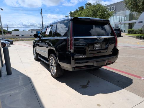 Used 2019 Cadillac Escalade Luxury RWD image 8
