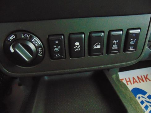 Used 2015 Nissan Xterra PRO-4X AWD/4WD image 11