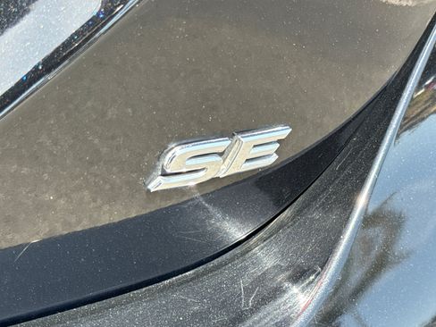 Used 2019 Toyota Camry SE FWD image 10
