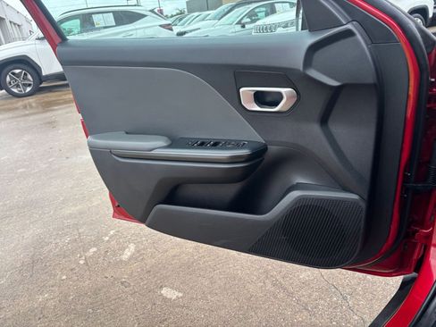Used 2025 Kia K4 LXS image 18