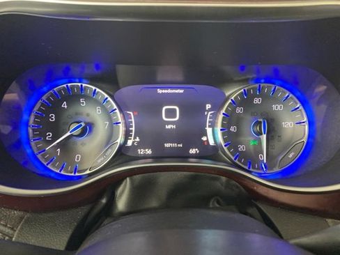 Used 2019 Chrysler Pacifica Limited w/ Advanced Safetytec Group FWD image 28