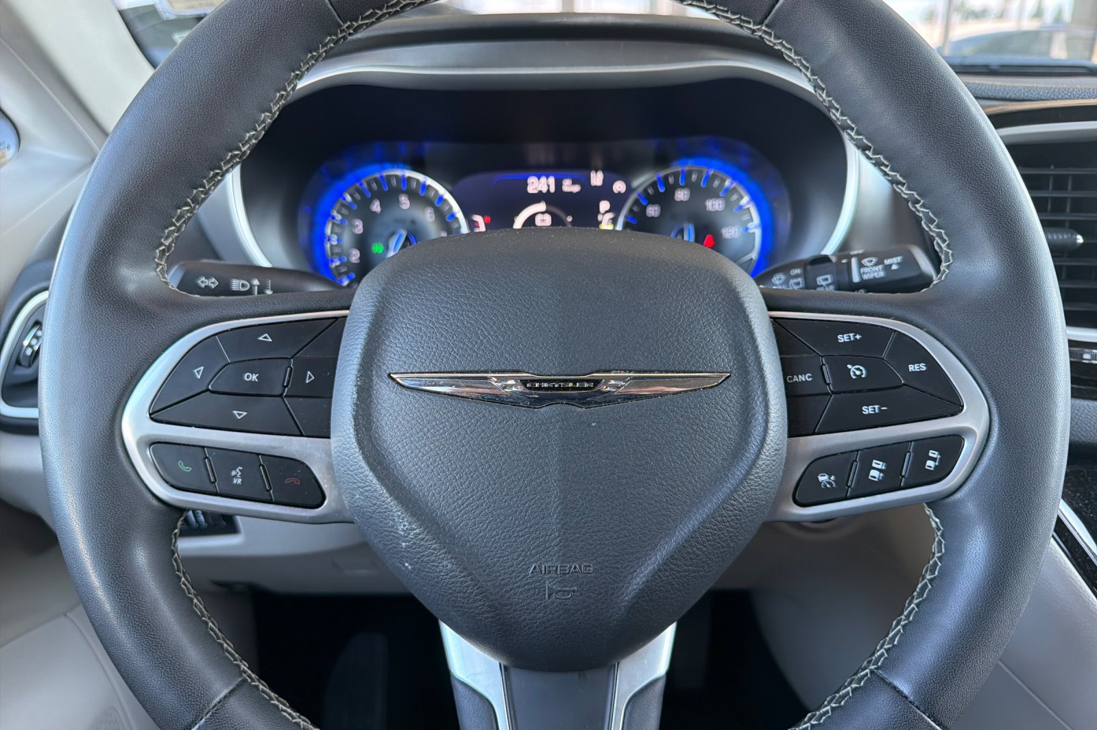 Used 2023 Chrysler Pacifica Touring-L FWD image 29
