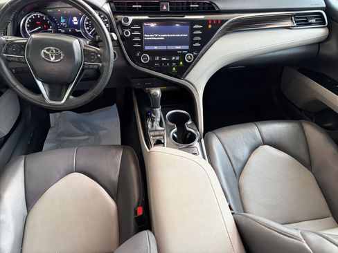 Used 2020 Toyota Camry XLE image 10