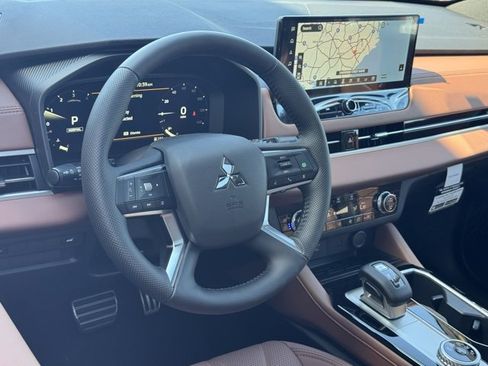 New 2025 Mitsubishi Outlander SEL image 14