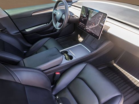 Used 2021 Tesla Model 3 Standard Range Plus RWD image 26