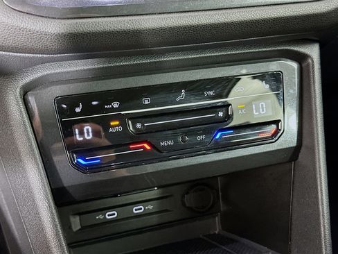 Used 2024 Volkswagen Tiguan SE image 22