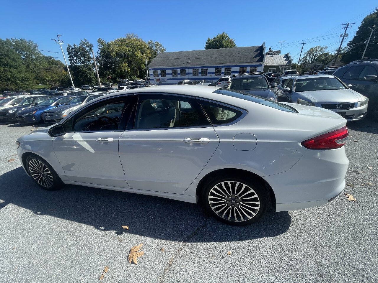 Used 2017 Ford Fusion SE w/ Fusion SE Technology Package AWD/4WD image 8
