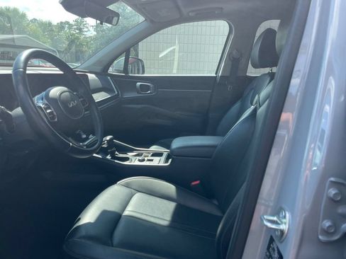 Used 2025 Kia Sorento S w/ Panoramic Sunroof Package FWD image 12