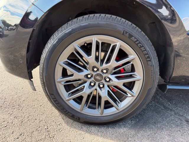 Used 2025 Ford Expedition Platinum w/ Stealth Performance Package AWD/4WD image 16