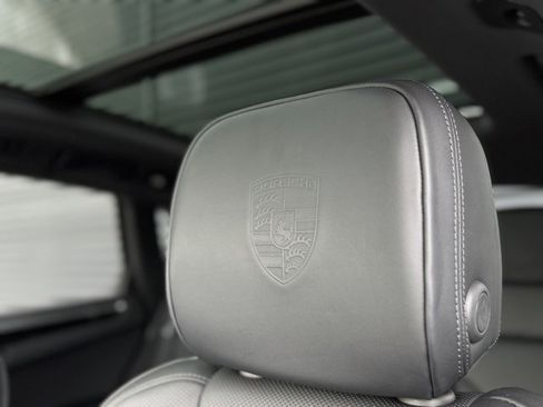Certified 2023 Porsche Macan image 31
