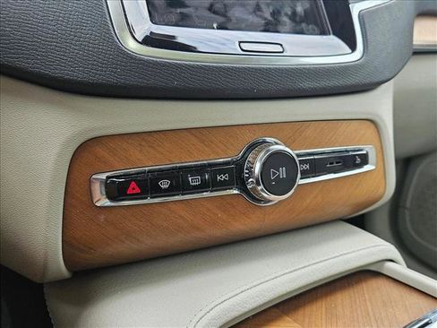 Used 2021 Volvo XC90 T6 Momentum w/ Climate Package image 22