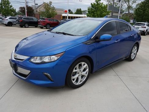 Used 2017 Chevrolet Volt Premier w/ Driver Confidence II Package FWD image 9