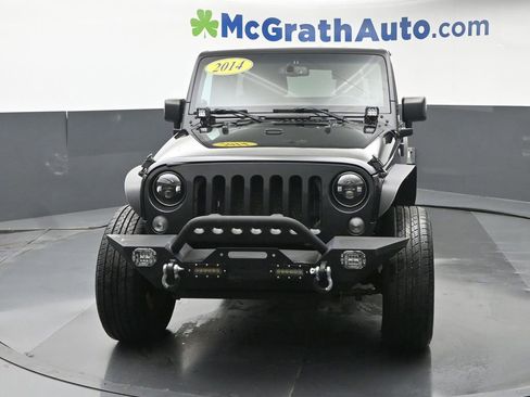 Used 2014 Jeep Wrangler Unlimited Sahara w/ Dual Top Group AWD/4WD image 6