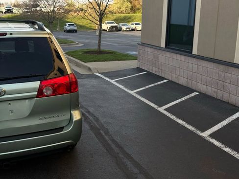 Used 2010 Toyota Sienna LE image 14