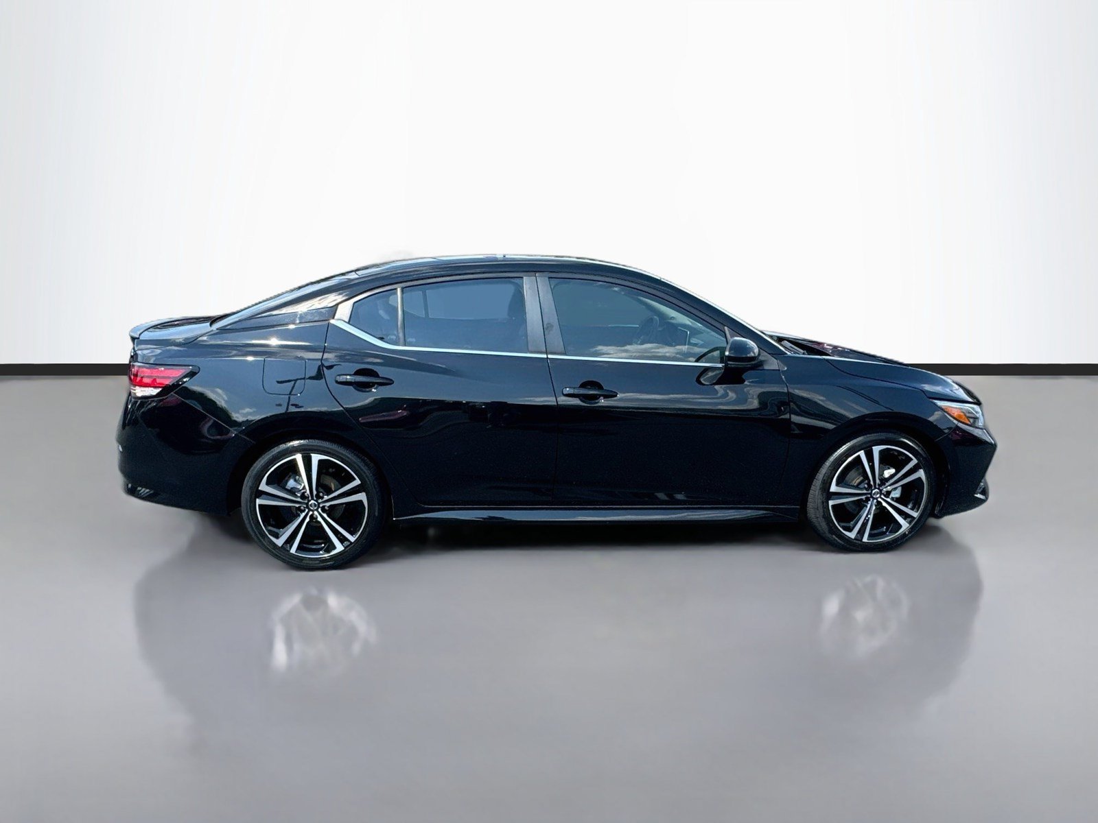 Used 2022 Nissan Sentra SR w/ Electronics Package FWD image 8