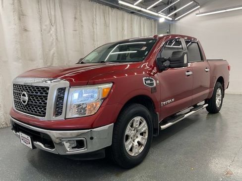 Used 2017 Nissan Titan SV AWD/4WD image 4