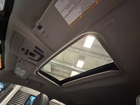 Used 2022 Toyota Sienna XLE FWD image 55