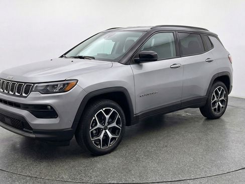 Used 2025 Jeep Compass Limited AWD/4WD image 3