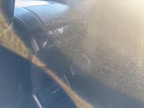 Used 2023 Toyota Highlander XLE image 11