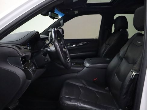 Used 2020 Cadillac Escalade Platinum image 16