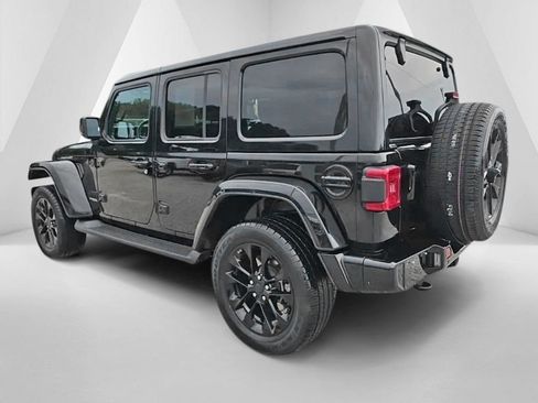 Used 2021 Jeep Wrangler Unlimited Sahara AWD/4WD image 7
