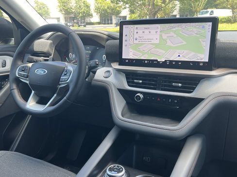 New 2026 Ford Explorer Active RWD image 3