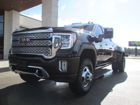 Used 2022 GMC Sierra 3500 Denali w/ Denali Ultimate Package image 2