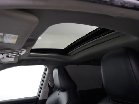 Used 2022 Toyota Highlander XLE FWD image 27