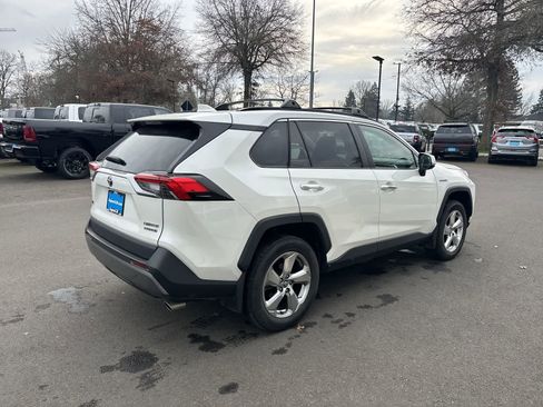 Used 2020 Toyota RAV4 Limited image 4