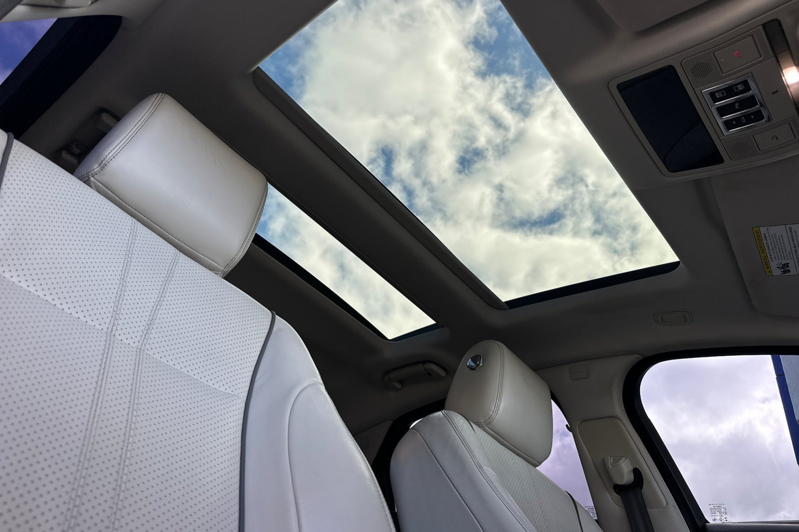Used 2016 Jaguar XJ R-Sport RWD image 19