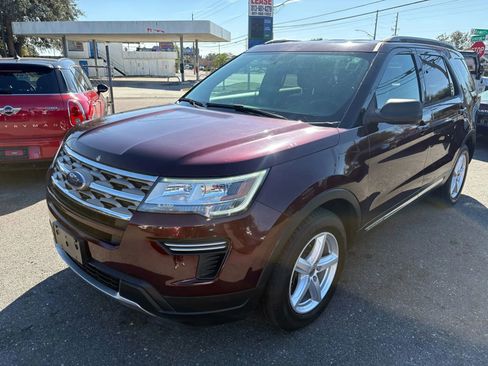 Used 2018 Ford Explorer XLT image 1