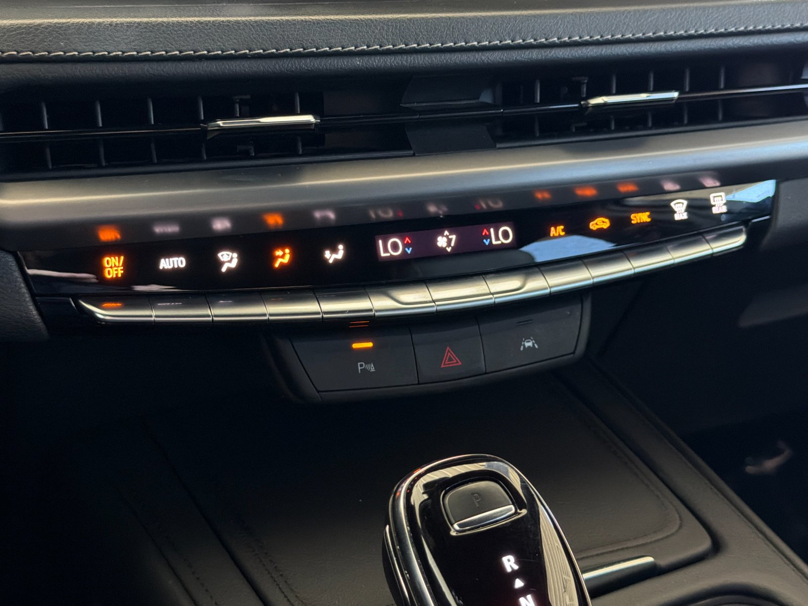 Used 2024 Cadillac XT4 Premium Luxury FWD image 18