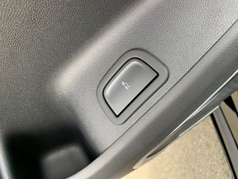 New 2026 Chevrolet Traverse RS w/ LPO, Floor Liner Package image 9