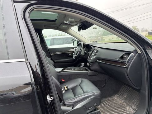 Used 2019 Volvo XC90 T5 Momentum AWD/4WD image 2