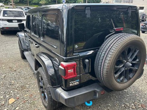 Used 2023 Jeep Wrangler Unlimited Sahara w/ Cold Weather Group AWD/4WD image 5