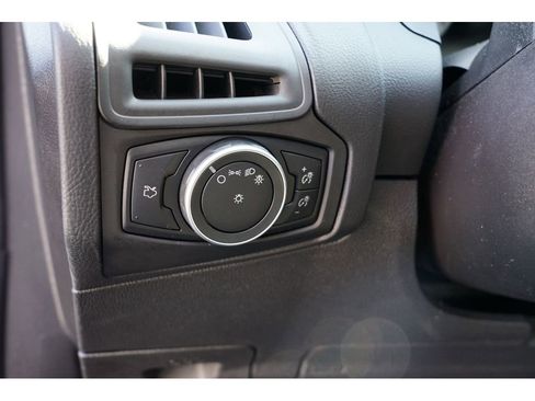 Used 2018 Ford Focus SE image 17