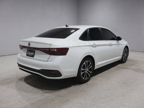 Used 2025 Volkswagen Jetta Sport FWD image 2
