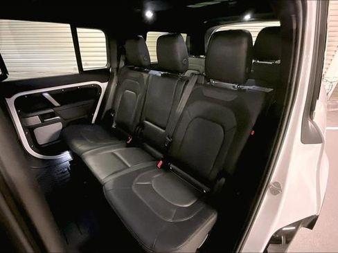 Certified 2024 Land Rover Defender 130 X-Dynamic SE AWD/4WD image 17