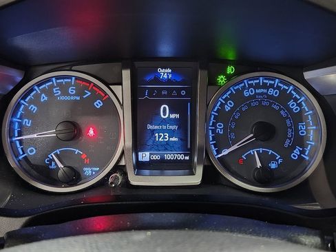 Used 2017 Toyota Tacoma SR5 image 34